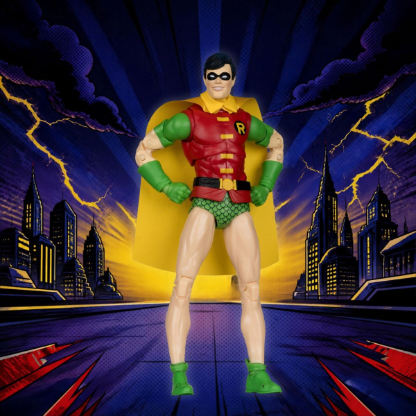 DC Multiverse Robin Actionfigur (Dick Grayson) im Silver-Age-Look, rotes Oberteil mit gelbem Umhang und grüner Schuppenhose, vor Comic-Skyline-Hintergrund mit Blitzen