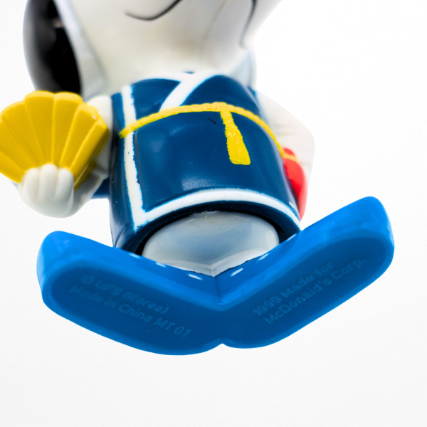 Snoopy Figur „Korea“ als Dekorations- und Sammlerobjekt – Seitenansicht